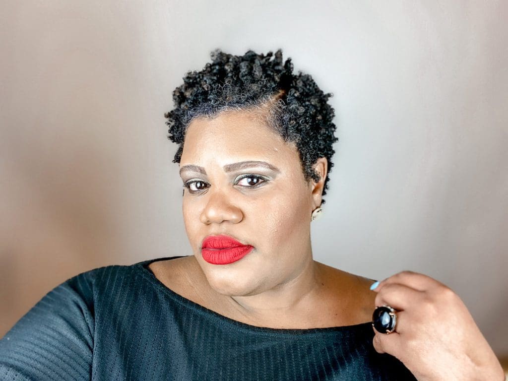 picture of a woman wearing red lipstick talking about her natural hair