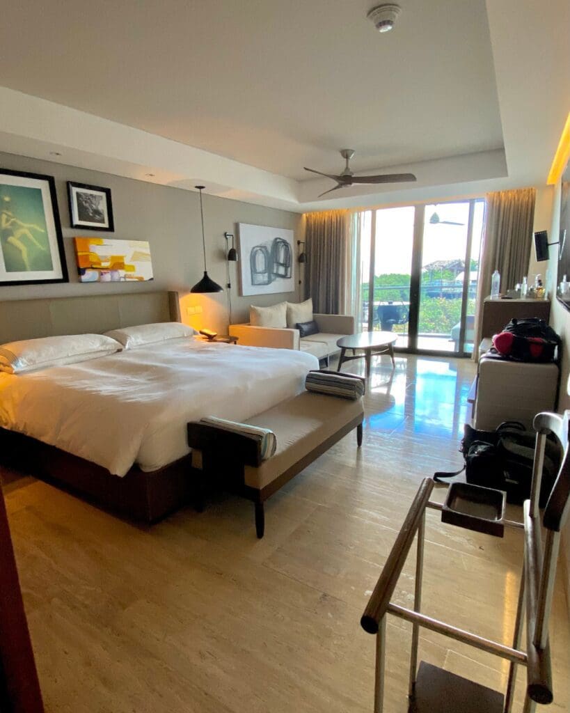 View with king size bed of the Thompson Main House hotel